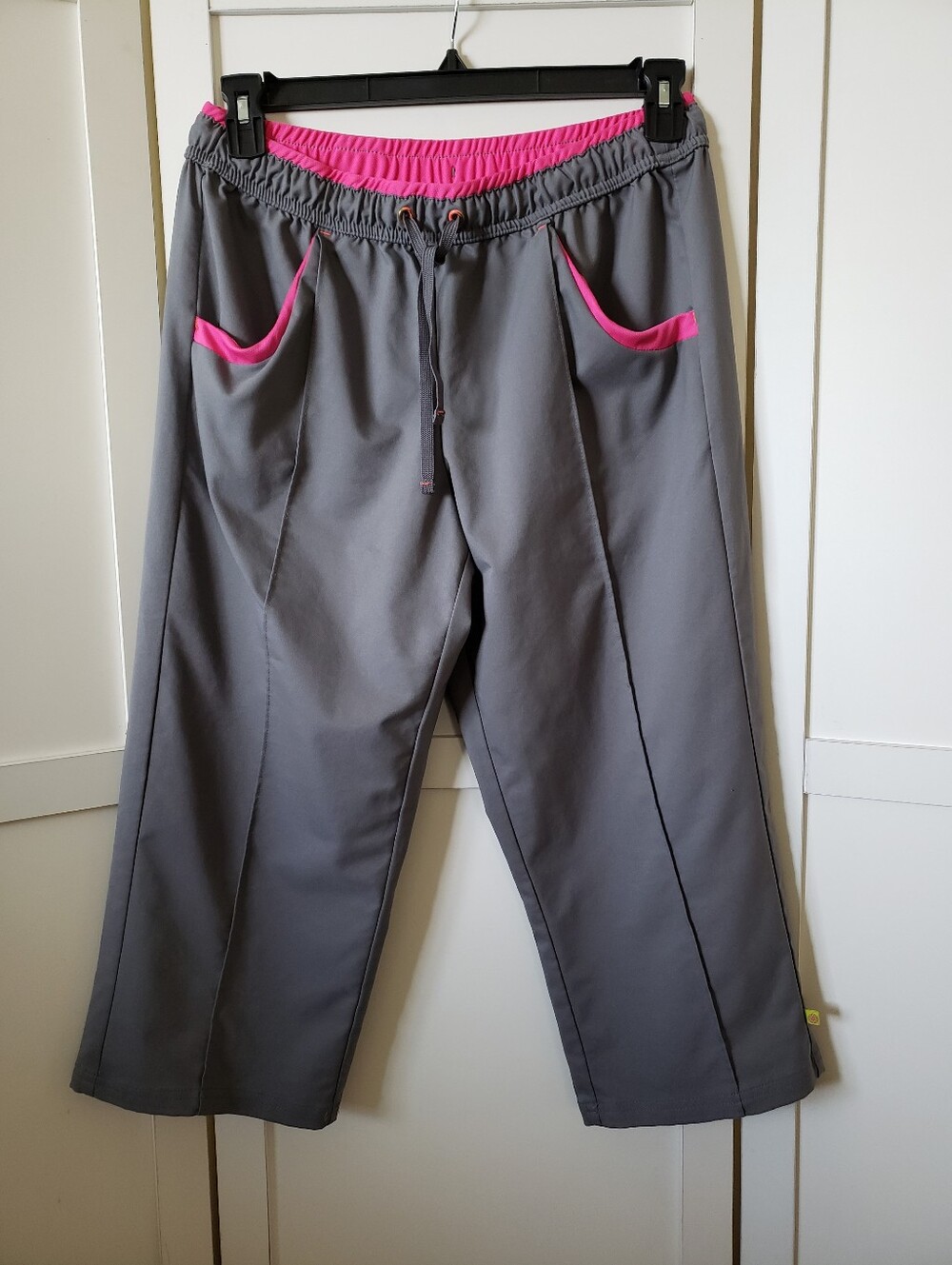 Made For Life Women's Capri Gray With Pink Pockets Size Large Elastic Waist